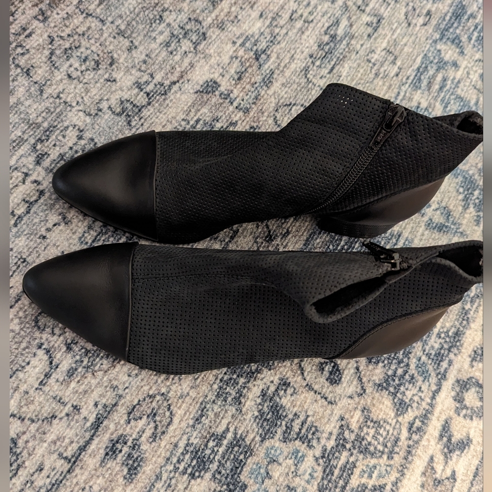Women's Black Pointed Toe Ankle Booties